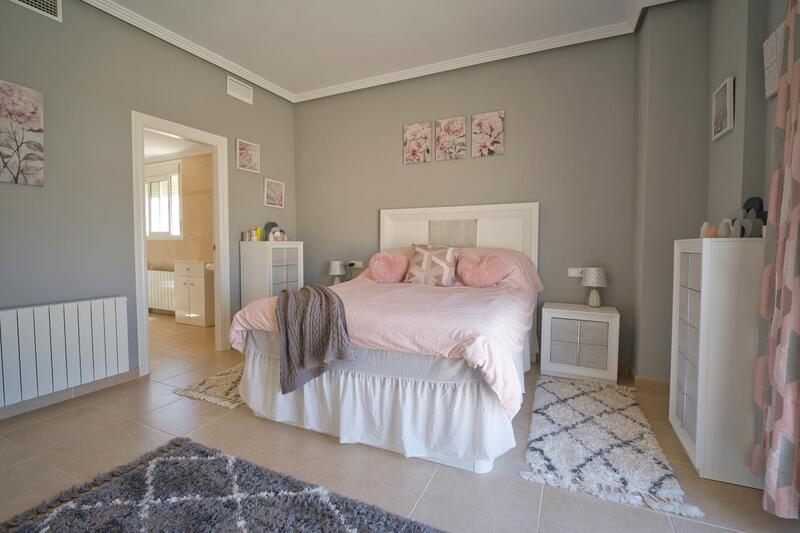 4 Cuarto Villa en venta