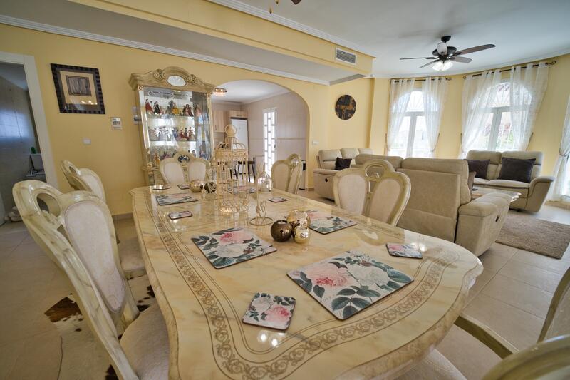 4 Cuarto Villa en venta