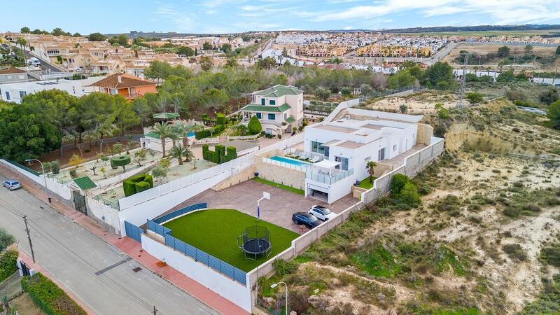 4 Cuarto Villa en venta