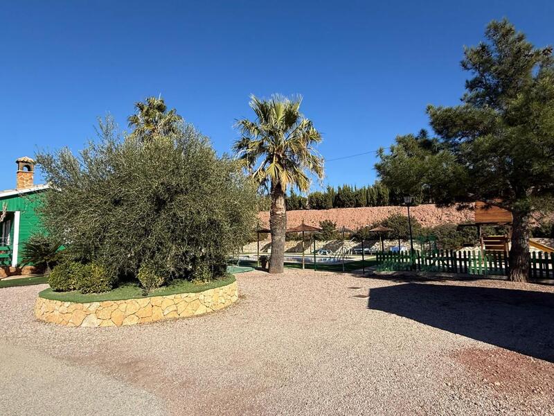 5 bedroom Apartment for sale