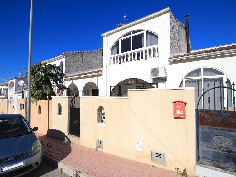 Townhouse for sale in Benijófar, Alicante