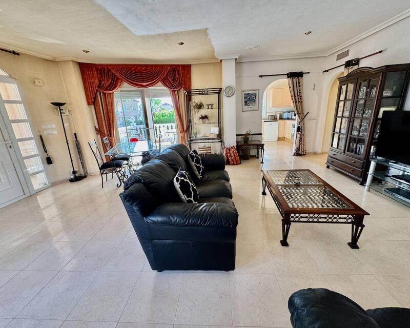 4 bedroom Villa for sale