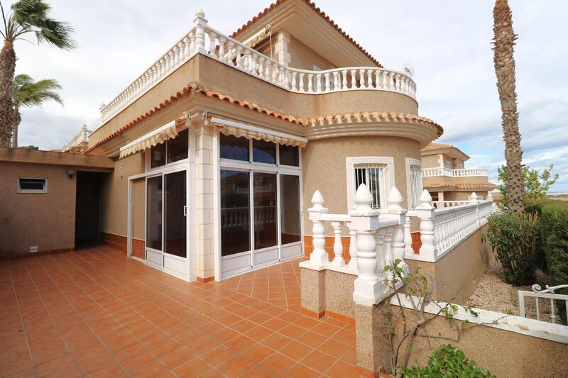 Villa til salgs i Torrevieja, Alicante