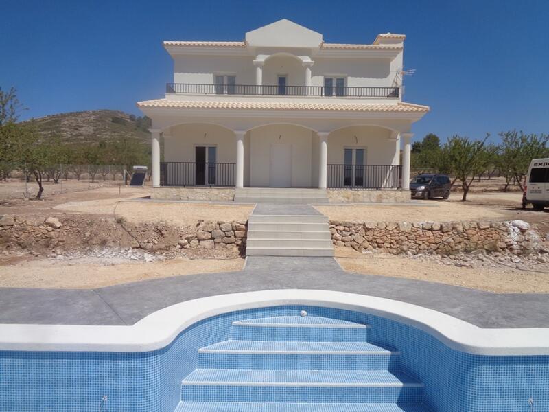 Villa til salgs i Pinoso, Alicante