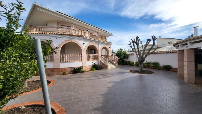 4 Cuarto Villa en venta