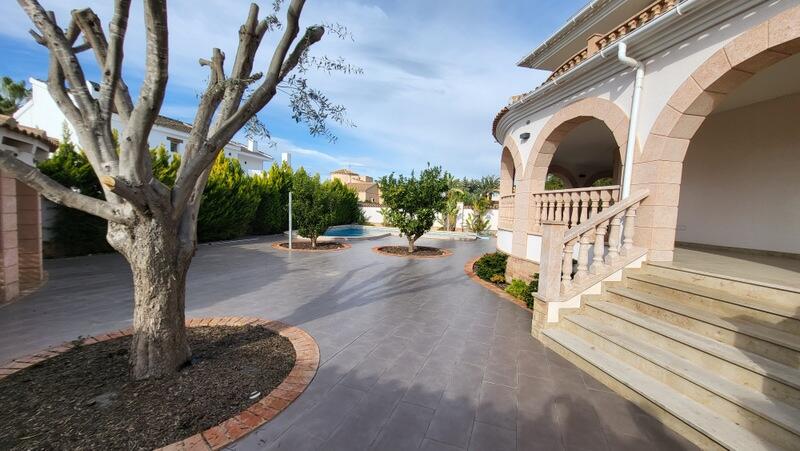 4 Cuarto Villa en venta