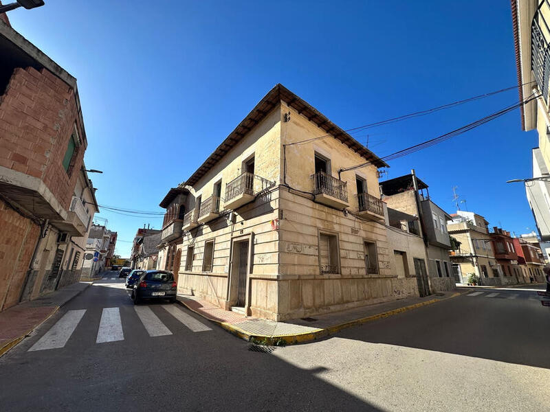 4 bedroom Apartment for sale