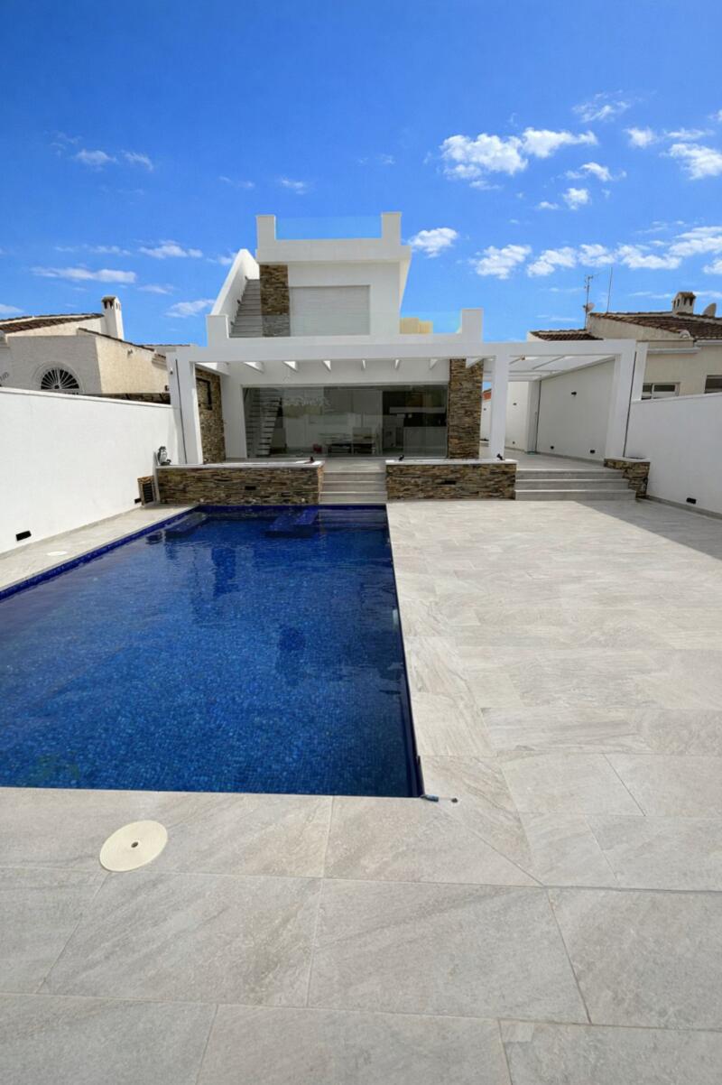 Villa til salg i Torrevieja, Alicante