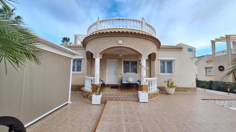 Villa till salu i Guardamar del Segura, Alicante