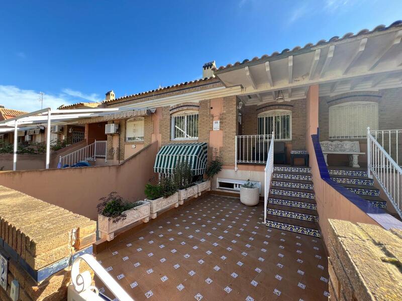 Maison de Ville à vendre dans Torre de la Horadada, Alicante