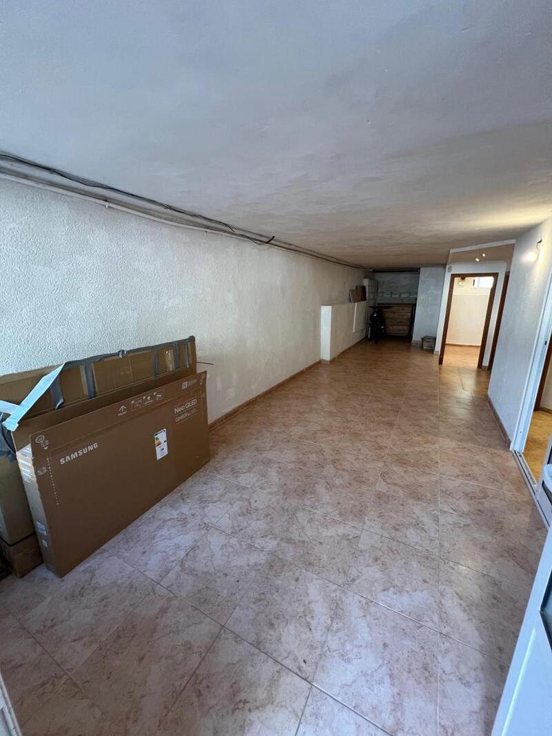 4 bedroom Townhouse for sale