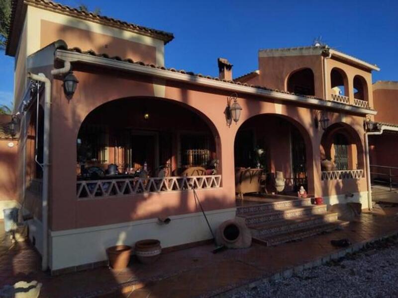 Villa en venta en Dolores, Alicante