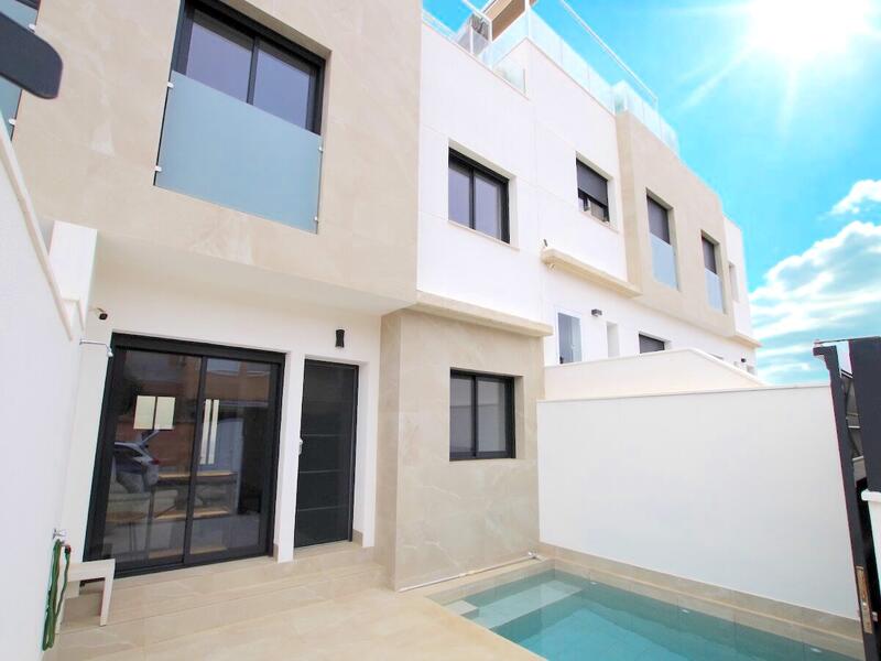 Villa til salg i Pilar de la Horadada, Alicante