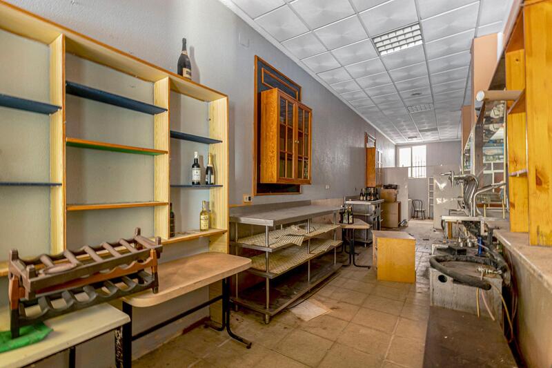 Kommersiella fastigheter till salu