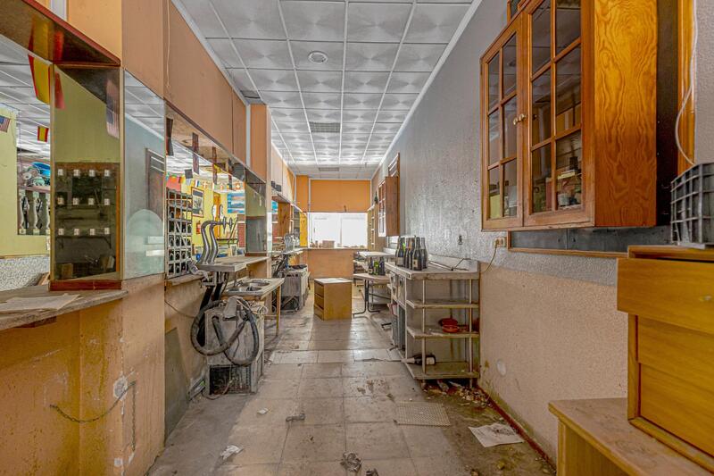 Kommersiella fastigheter till salu