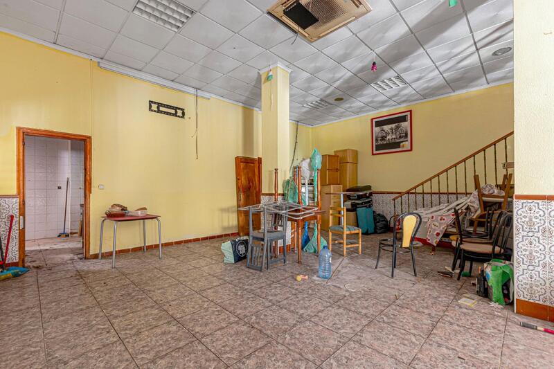 Kommersiella fastigheter till salu