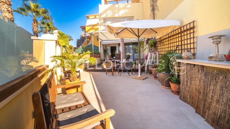 4 bedroom Townhouse for sale