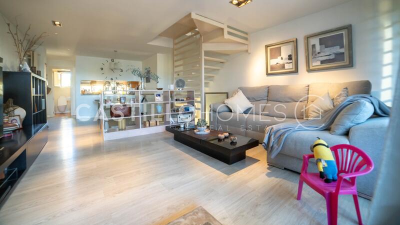 4 bedroom Townhouse for sale