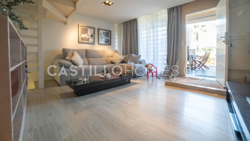 4 bedroom Townhouse for sale