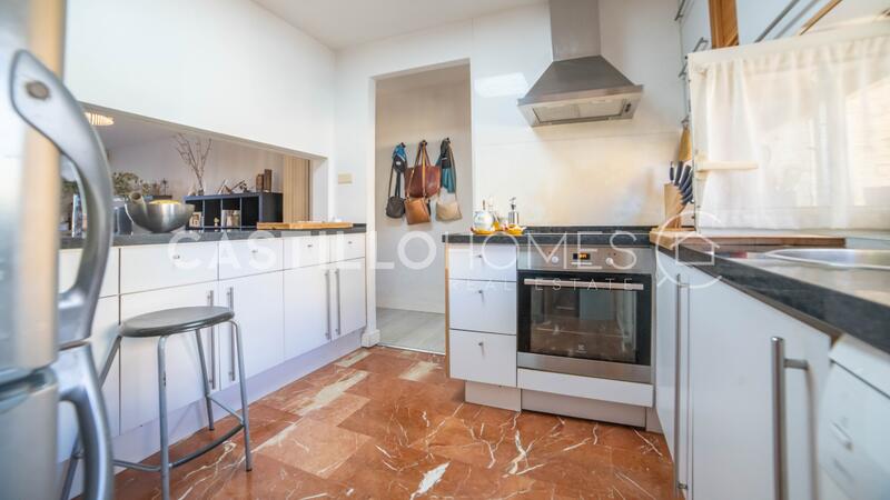 4 bedroom Townhouse for sale