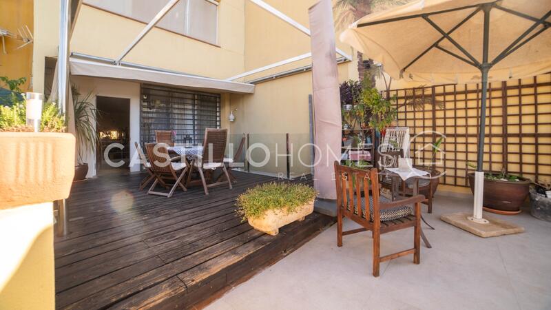 4 bedroom Townhouse for sale