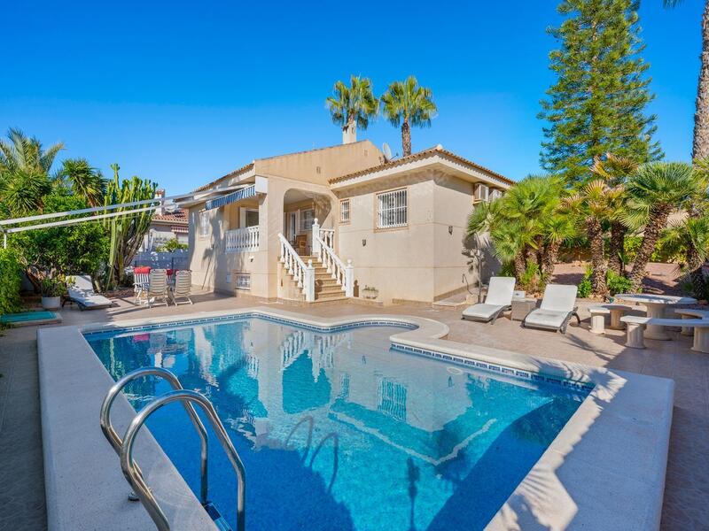 Villa for sale in Benijófar, Alicante