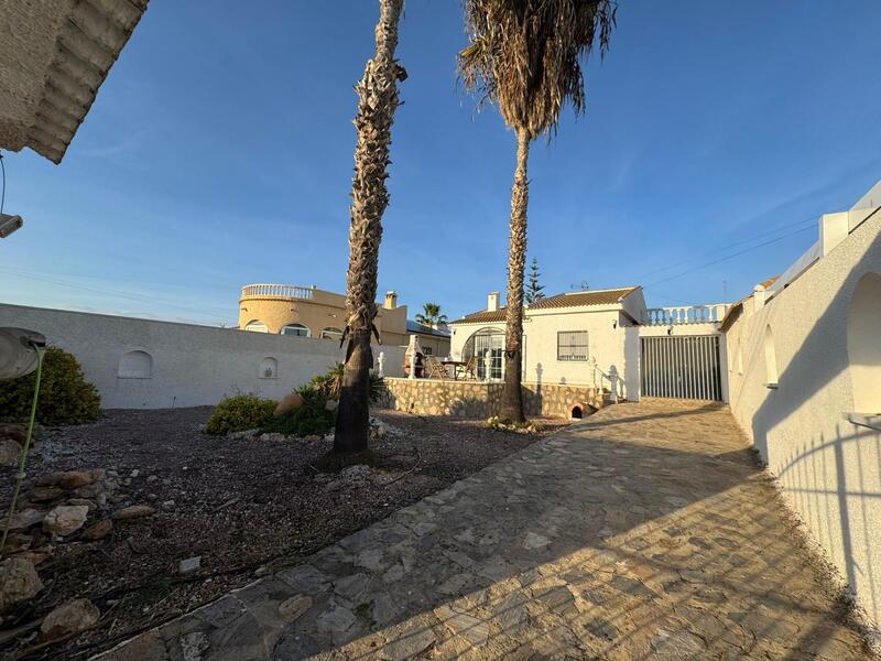 Villa for sale in Torrevieja, Alicante