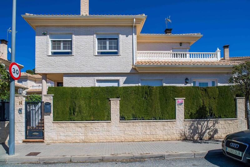 Villa til salgs i Elda, Alicante