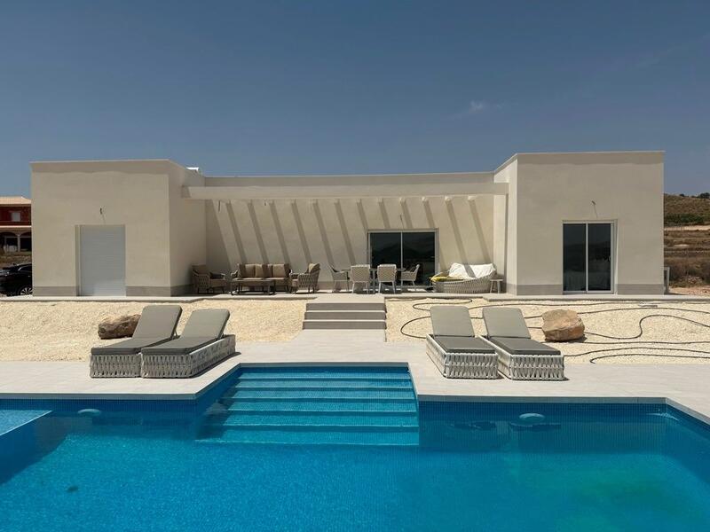 Villa en venta en Pinoso, Alicante