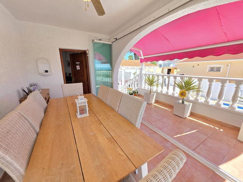 4 спальная комната вилла продается