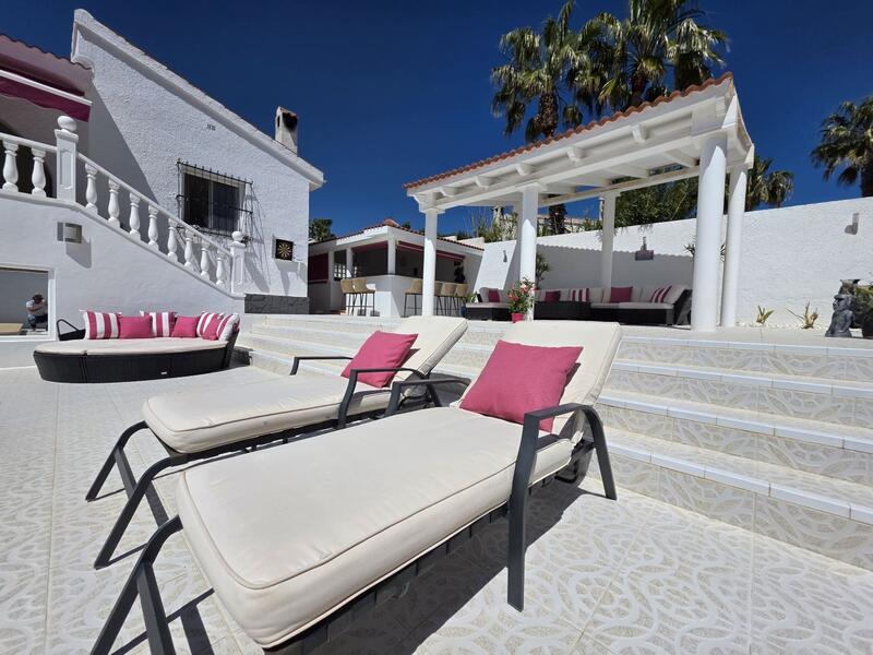 4 спальная комната вилла продается