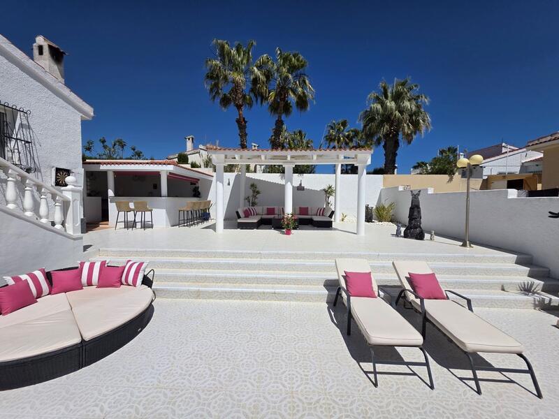 4 спальная комната вилла продается