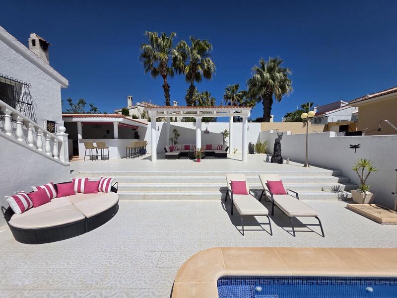 4 спальная комната вилла продается