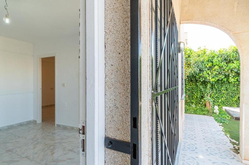 2 bedroom Townhouse for sale