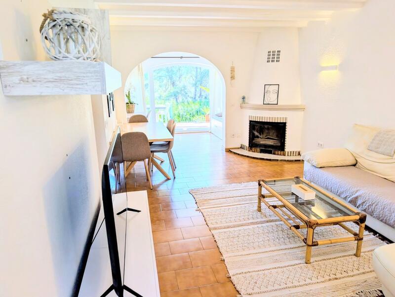 2 bedroom Townhouse for sale