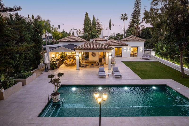 Villa for sale in Nueva Andalucia, Málaga