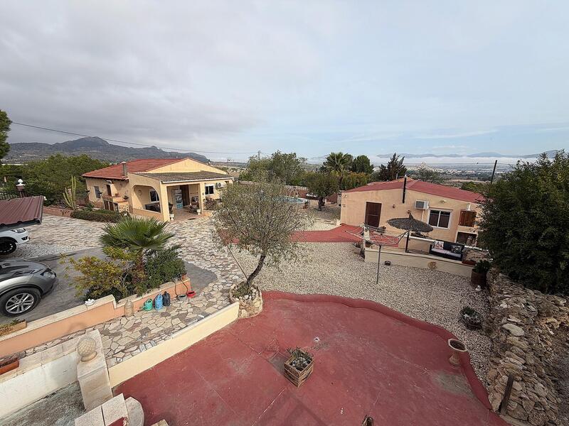 Villa Te koop in Sax, Alicante
