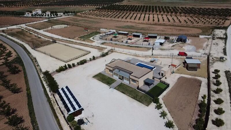 вилла продается в Pinoso, Alicante