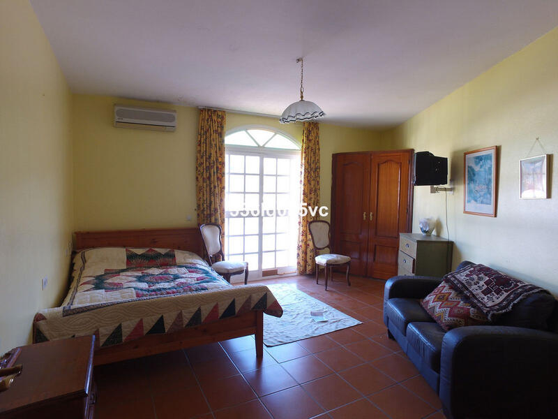 5 bedroom Apartment for sale