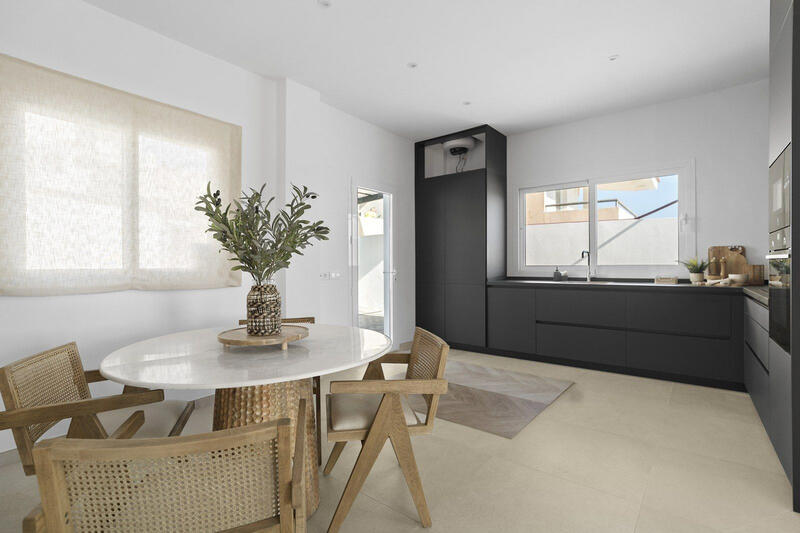 3 спальная комната городская тюрьма продается