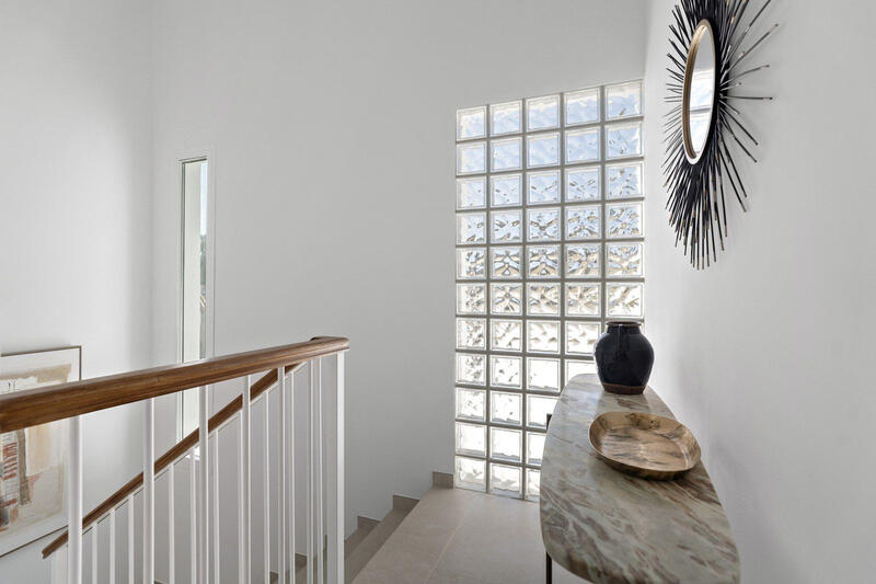 3 спальная комната городская тюрьма продается