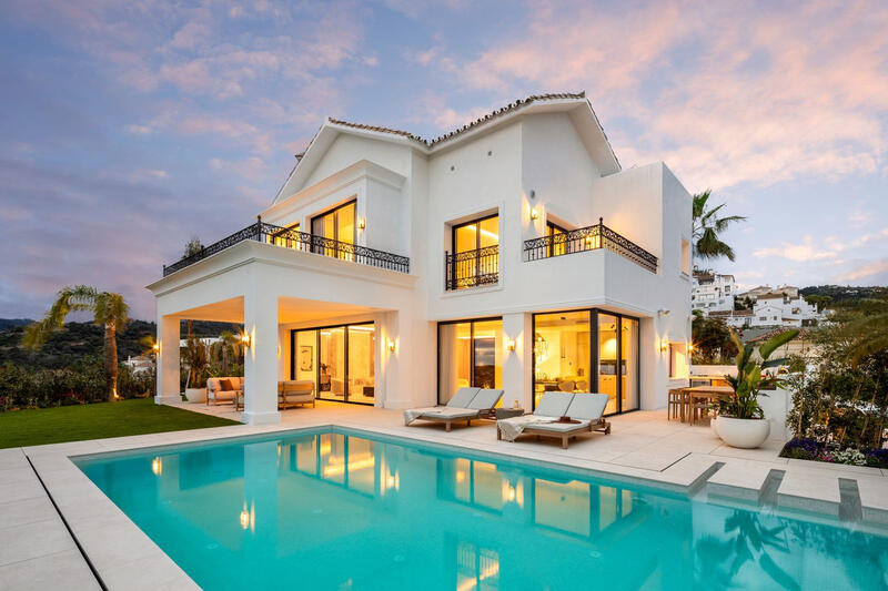 Villa for sale in Los Arqueros, Málaga
