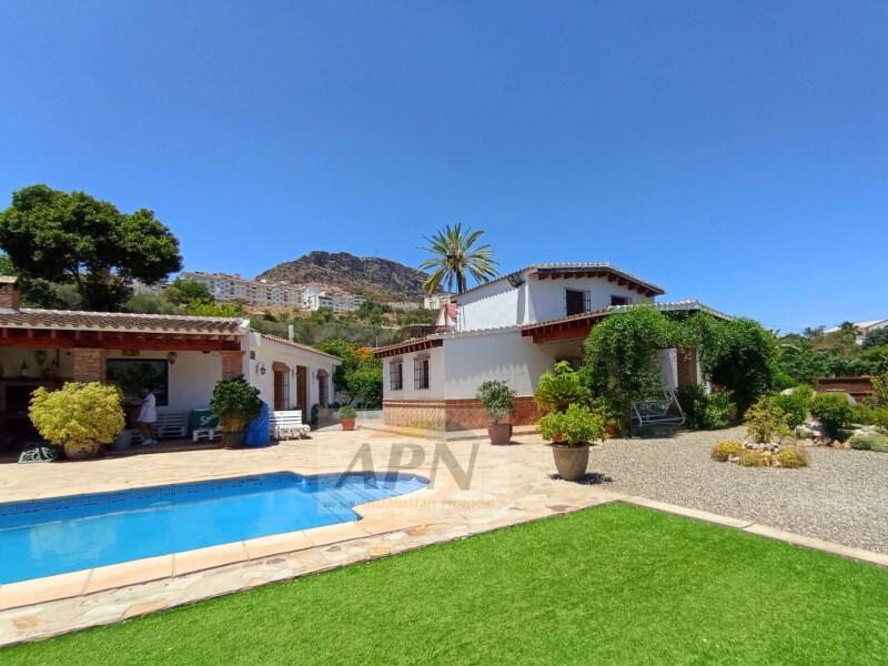 Landsted til salg i Alora, Málaga