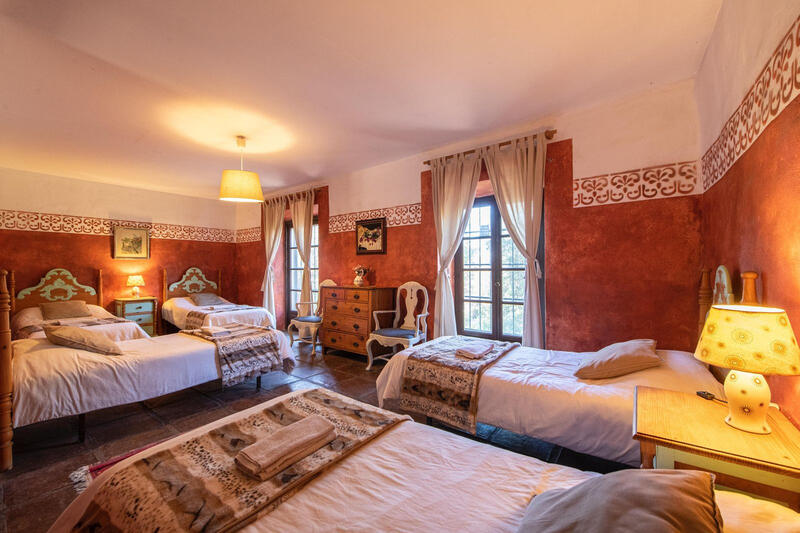 16 спальная комната Деревенский Дом продается