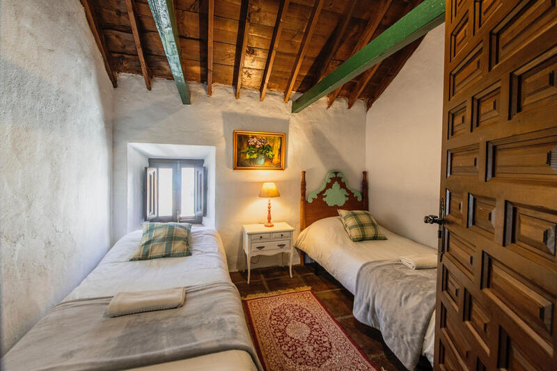 16 спальная комната Деревенский Дом продается