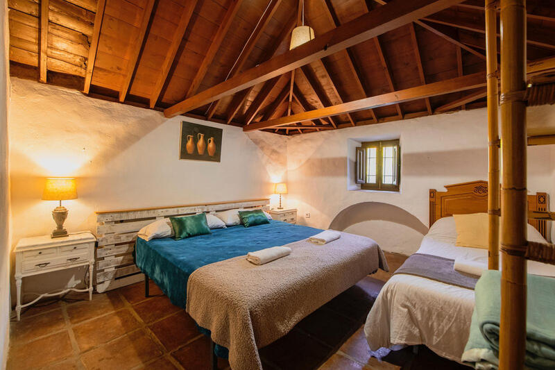 16 спальная комната Деревенский Дом продается