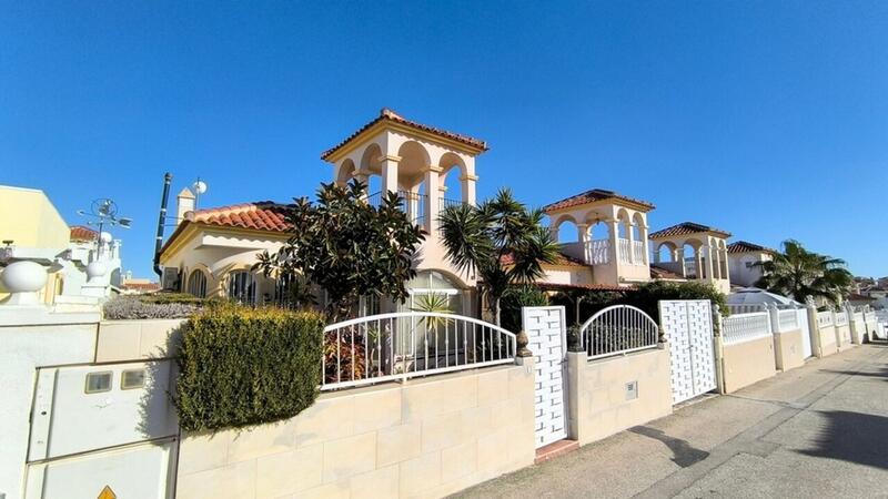 Villa en venta en Lo Crispin, Alicante