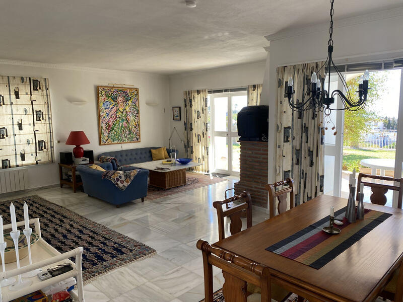 4 спальная комната вилла продается