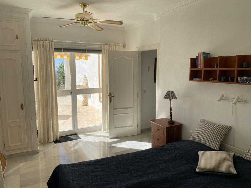 4 спальная комната вилла продается