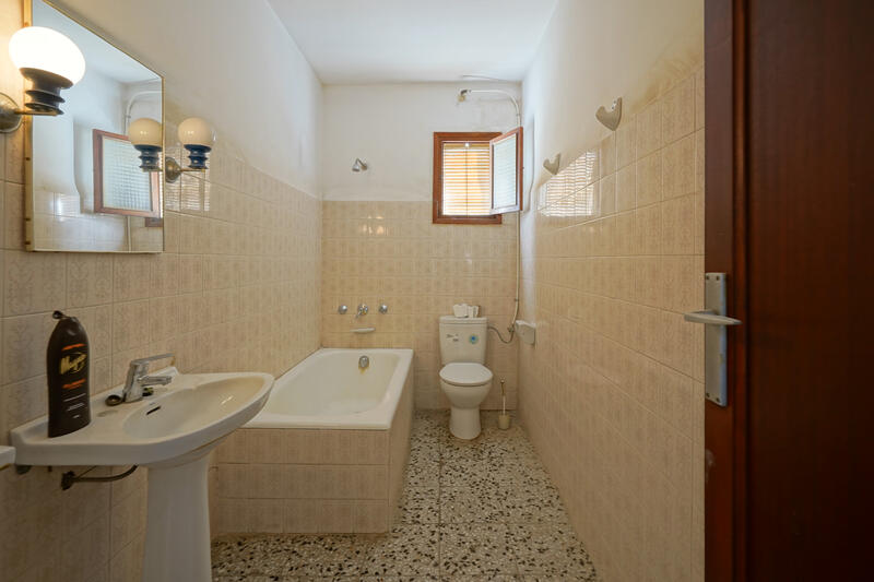 7 bedroom Townhouse for sale